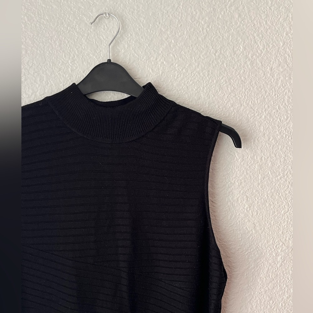 Black Sleeveless Turtleneck Blouse – Size XL